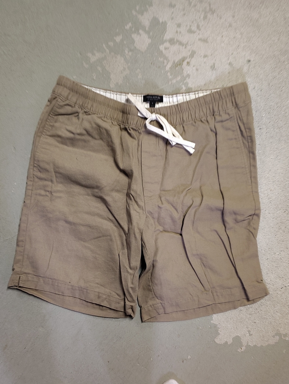 Banana Republic Men's Drawstring Shorts in Olive Khaki